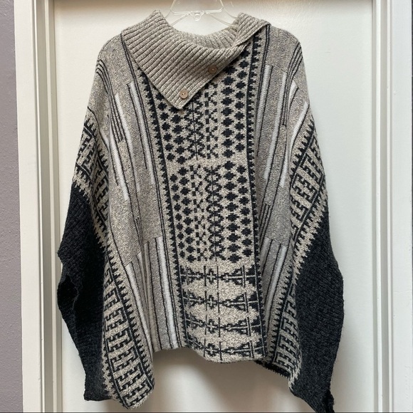 Yaira Pullover Poncho Sweater Cape Size O/S - Picture 2 of 8